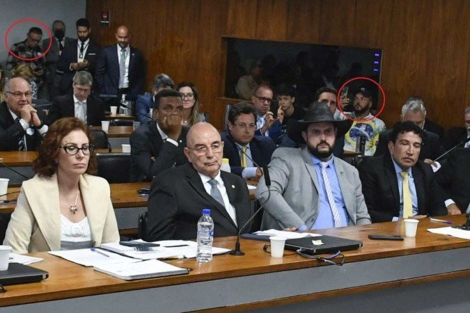 Acusados de planejar um atentado terrorista em Brasília, os bolsonaristas Alan Diego e George Washington aparecem em fotos em Comissão do Senado.
    
