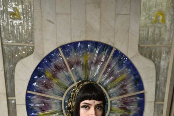  27/12/2022. Crédito: Minervino Júnior/CB/D.A Press. Brasil.  Brasilia - DF. Revista. Misticismo nas novas gerações. Taróloga Luiza Lopes fotos no Templo da Boa Vontade.