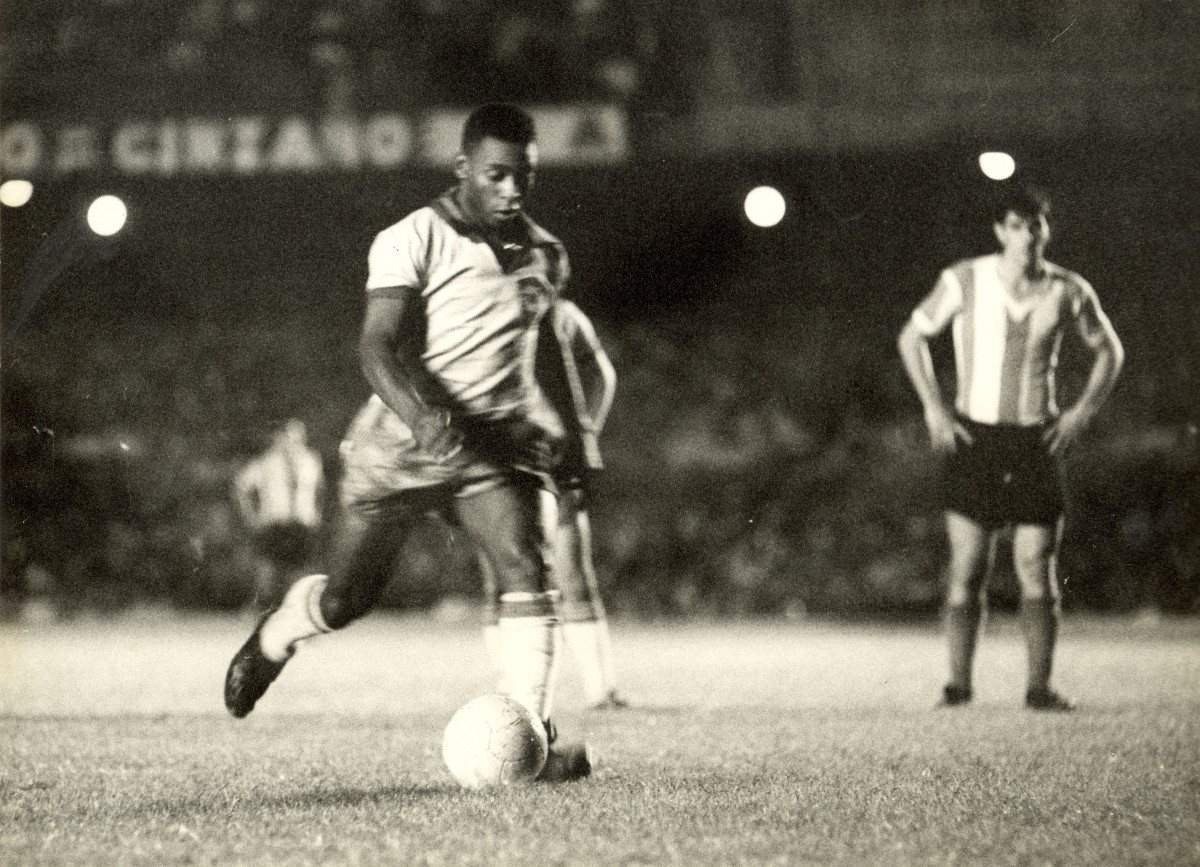 ____ Pelé foi o melhor jogador de futebol do século xx.