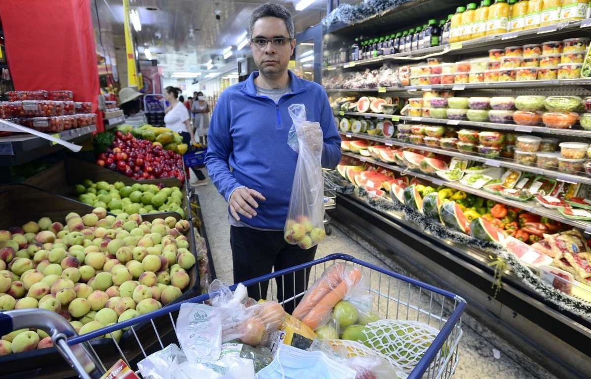 Mesmo com preços altos, supermercados esperam réveillon com mais fartura