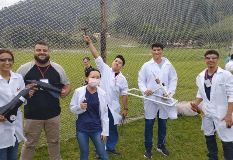 Processo de constru&ccedil;&atilde;o de foguetes