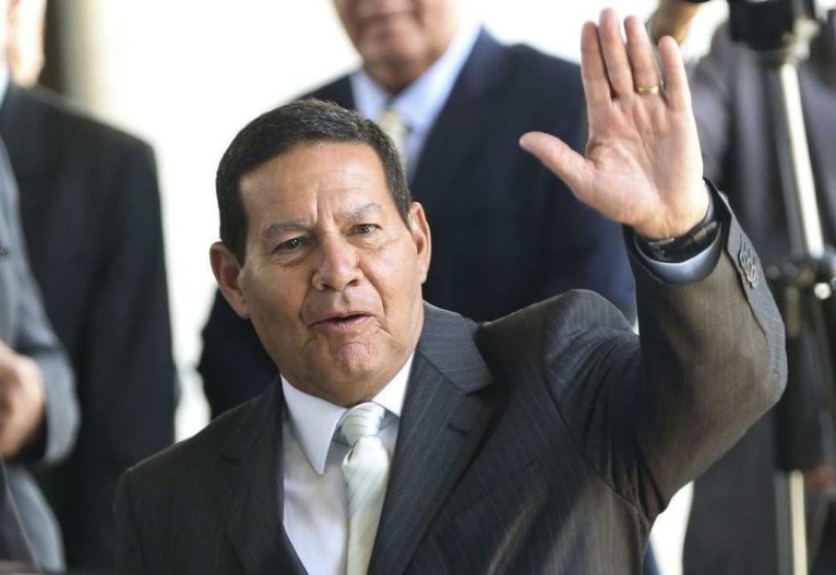 Mourão ficará um mês sem mandato após deixar vice-presidência; entenda