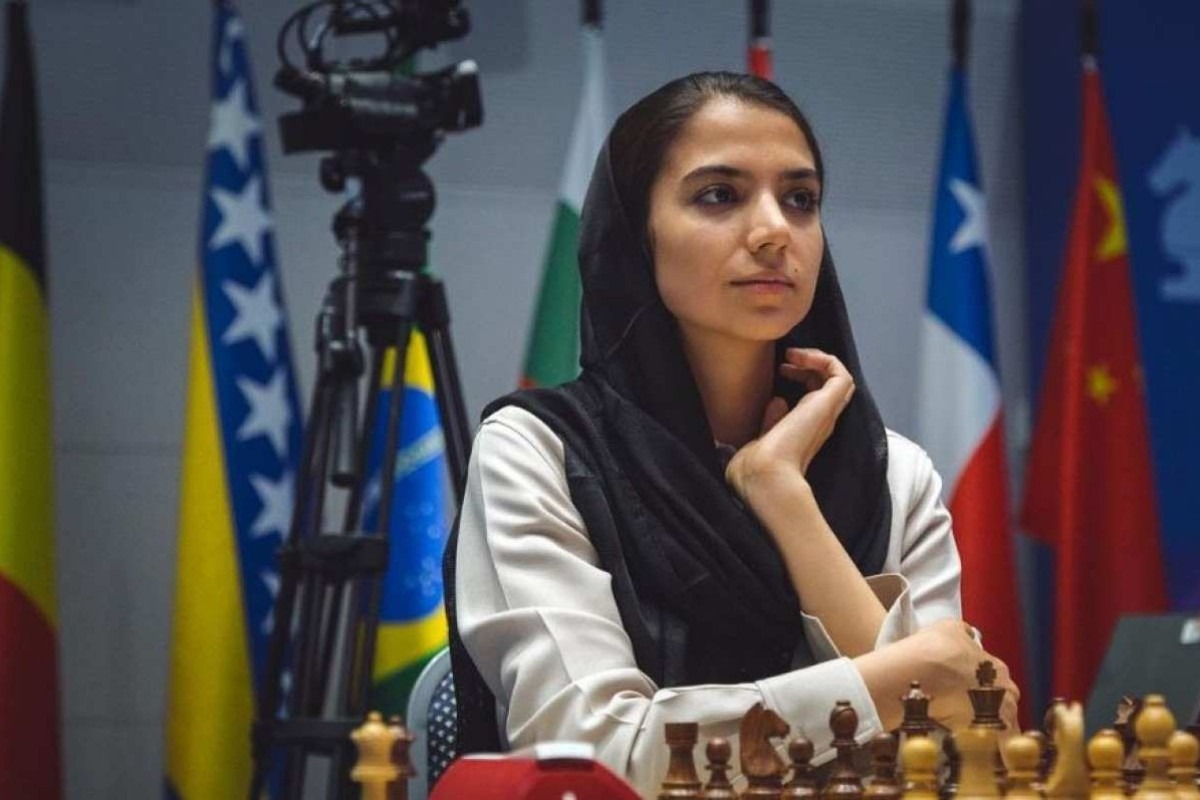 IM iraniana joga sem hijab no Campeonato Mundial e depois se refugia na  Espanha 