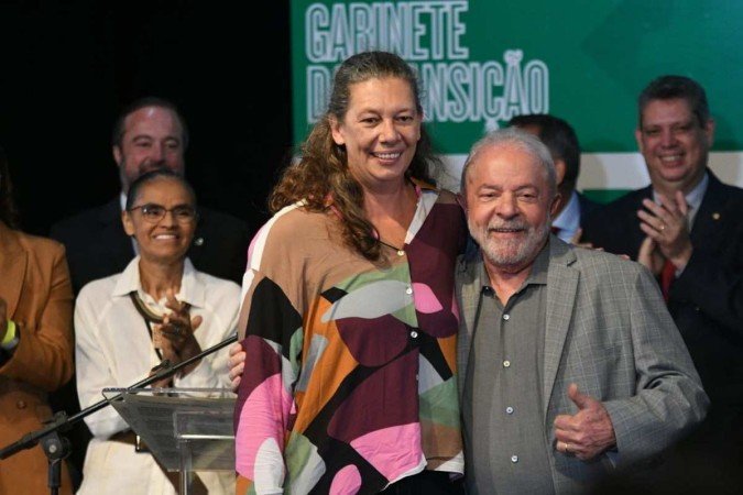 Lula ao lado de Ana Moser (Sem partido) em anúncio dos 16 ministros que faltavam para o seu governo — 29 de dezembro de 2022 - (crédito: Ed Alves/CB/D.A Press) Lula ao lado de Ana Moser (Sem partido) em anúncio dos 16 ministros que faltavam para o seu governo — 29 de dezembro de 2022 - (crédito: Ed Alves/CB/D.A Press)