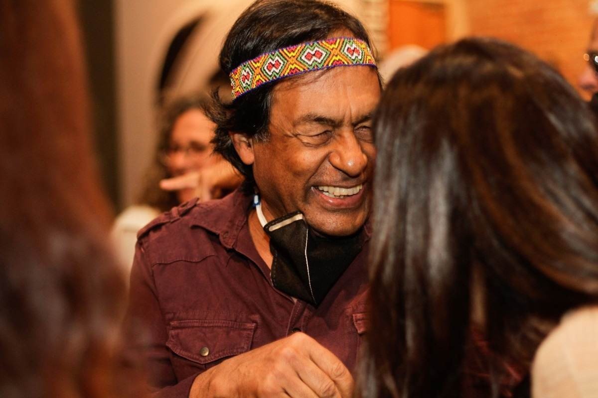 Documentário traz reflexões de personalidades sobre conexões humanas