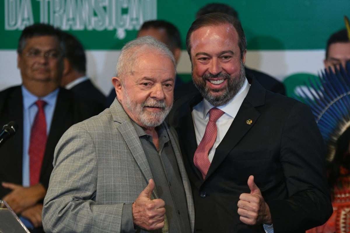 'Desarmar algumas bombas', diz ministro sobre reunião imprevista com Lula