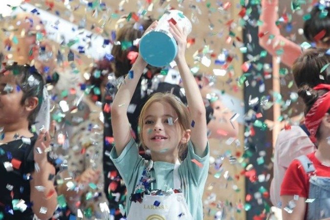 Aos 9 anos de idade e sem perder nenhuma prova, Larissa vence a segunda edição do Masterchef Júnior - (crédito: Band/Divulgação) Aos 9 anos de idade e sem perder nenhuma prova, Larissa vence a segunda edição do Masterchef Júnior - (crédito: Band/Divulgação)