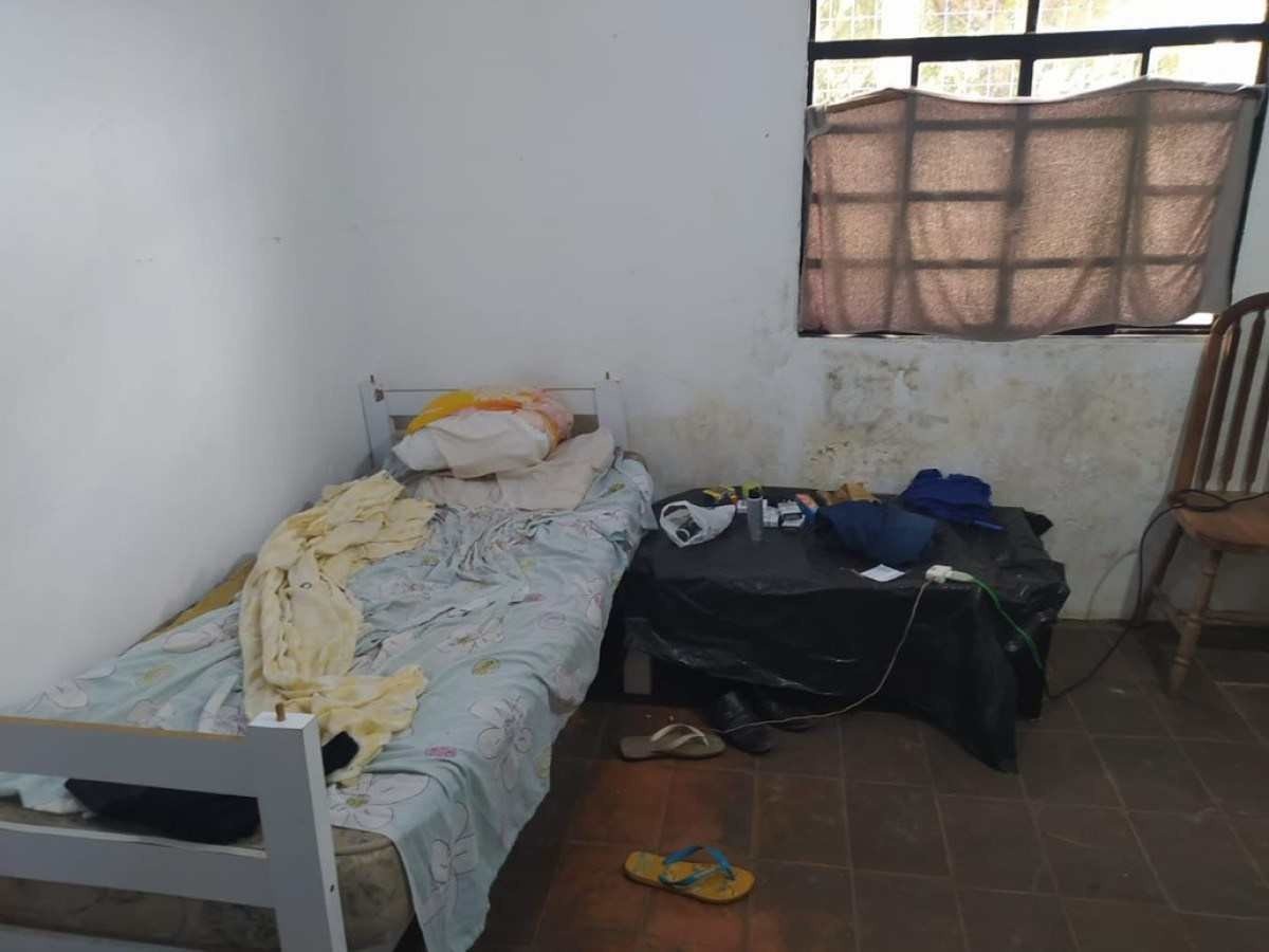 Instalações de funcionários encontrada por auditores-fiscais do trabalho  em empresa que administra pátio de veículos apreendidos pela PRF