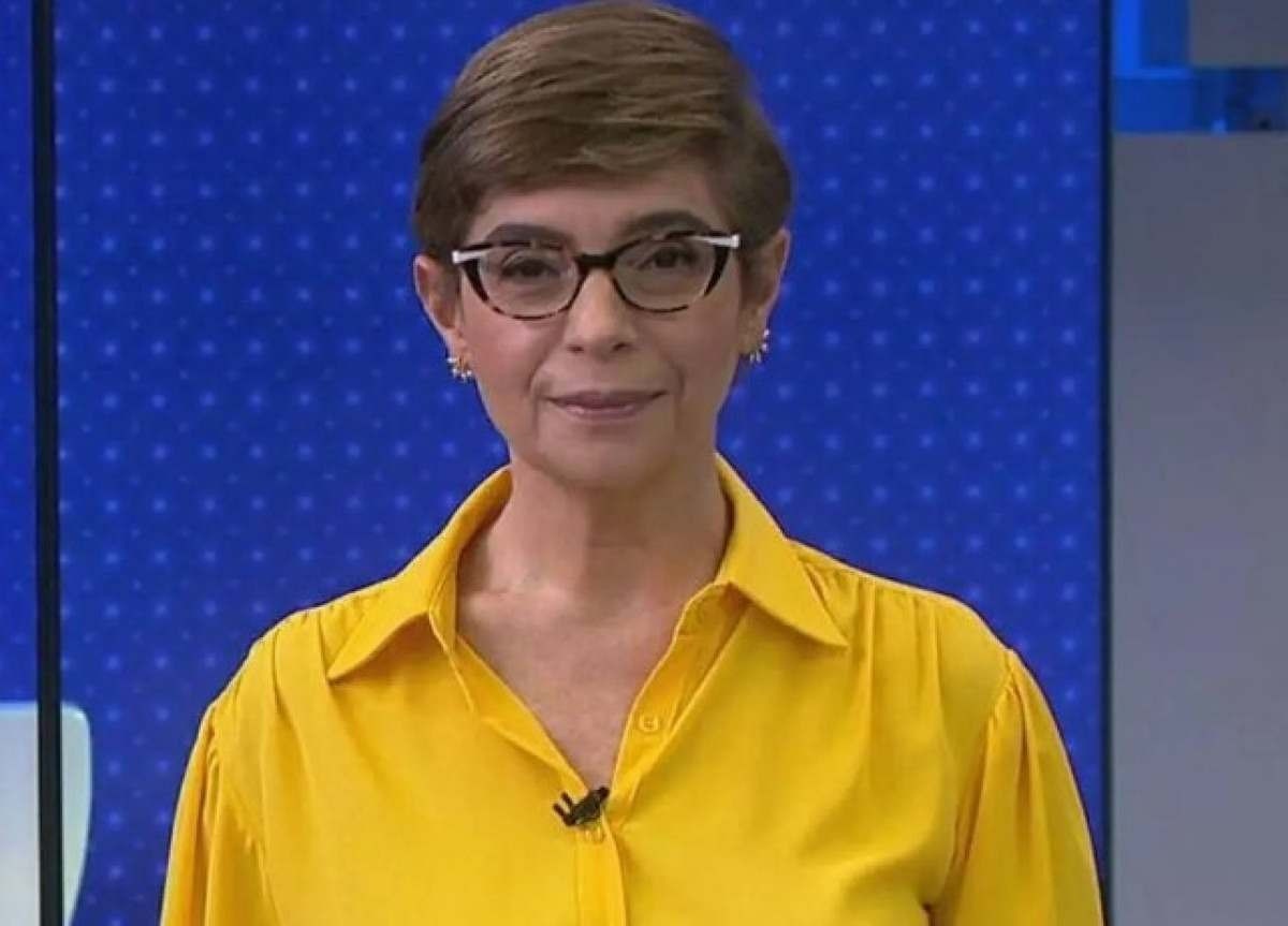 Renata Lo Prete esquece de tirar tênis e precisa trocar de sapato no meio do jornal