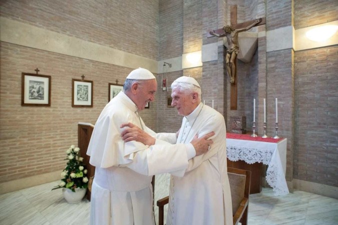 Papa Francisco presidirá funeral de Bento XVI em 5 de janeiro -  Internacional - Estado de Minas