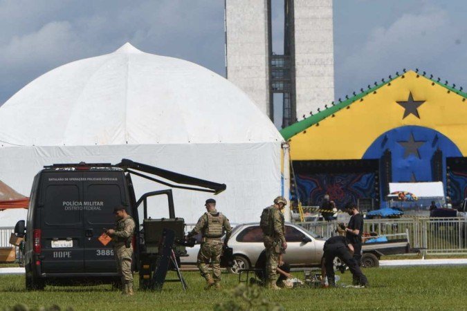 PMDF conclui que denúncia de bomba nas imediações do Ministério da Economia era falsa - (crédito: Ed Alves/CB/D.A Press) PMDF conclui que denúncia de bomba nas imediações do Ministério da Economia era falsa - (crédito: Ed Alves/CB/D.A Press)