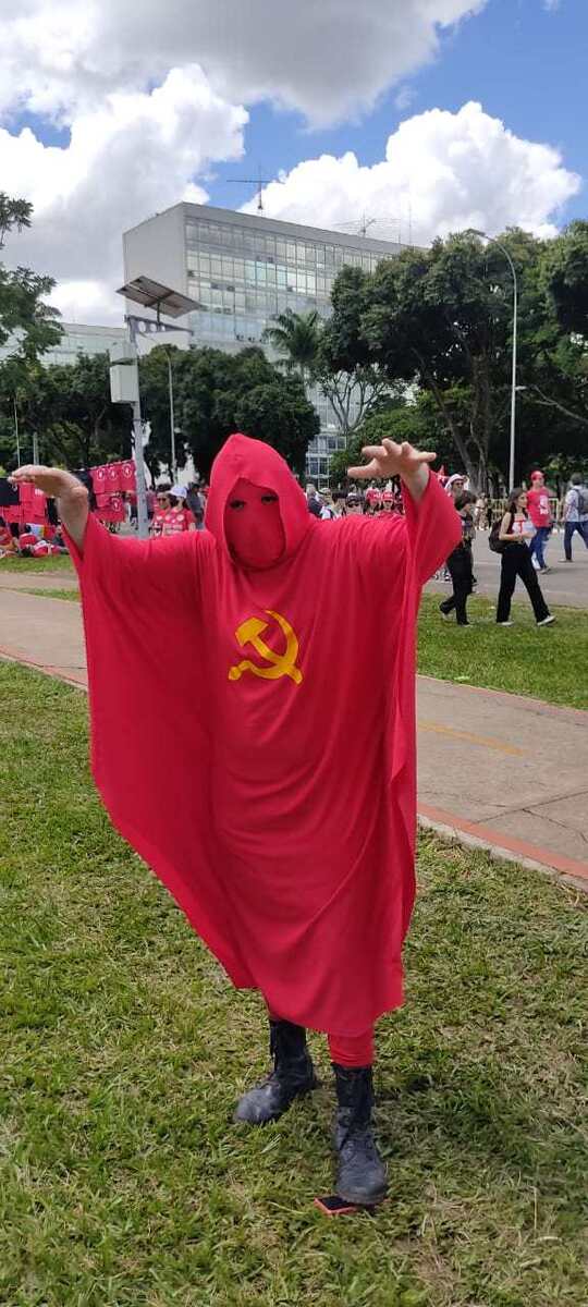 O fantasma do PT: fantasias irreverentes