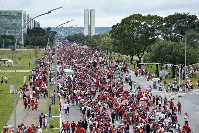 A Esplanada dos Ministérios foi tomada por petistas vindos de várias regiões do país para festejar a posse