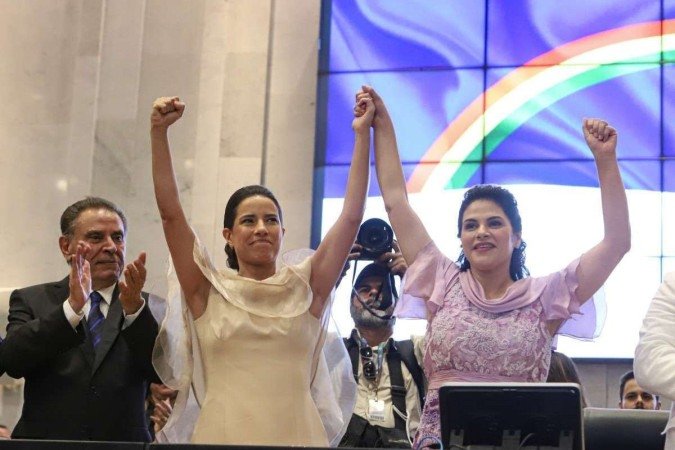 O filme contará com depoimentos da governadora de Pernambuco, Raquel Lyra, que venceu a eleição em 2022 em uma chapa 100% feminina - (crédito: WESLEY D ALMEIDA//ESTADÃO CONTEÚDO) O filme contará com depoimentos da governadora de Pernambuco, Raquel Lyra, que venceu a eleição em 2022 em uma chapa 100% feminina - (crédito: WESLEY D ALMEIDA//ESTADÃO CONTEÚDO)