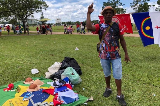 Brasileiros lotam a Esplanada para celebrar a democracia