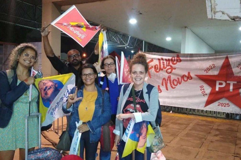 Grupo de paulistas viaja 16 horas para ver posse de Lula em Brasília