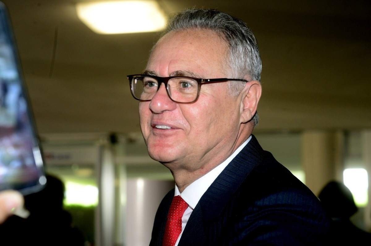 A um passo da CRE do Senado, Renan Calheiros recebe ucranianos nesta terça