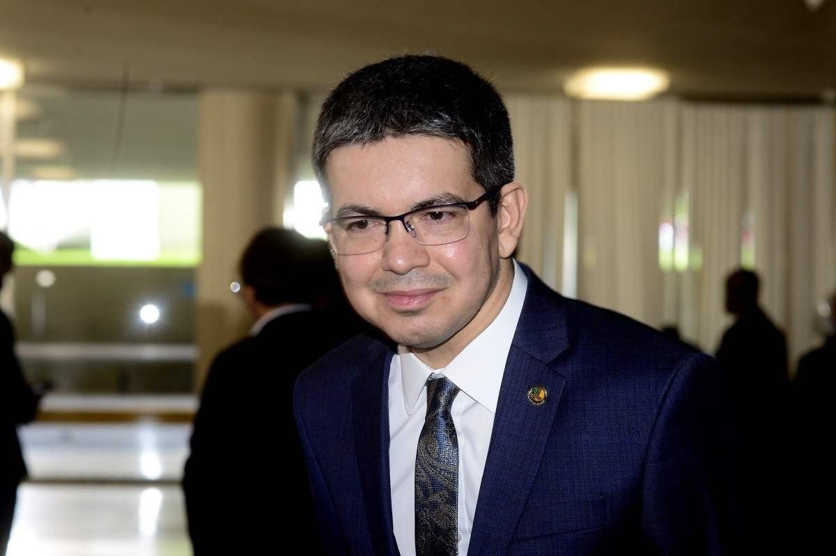 Base governista vai acionar Conselho de Ética contra do Val, diz Randolfe