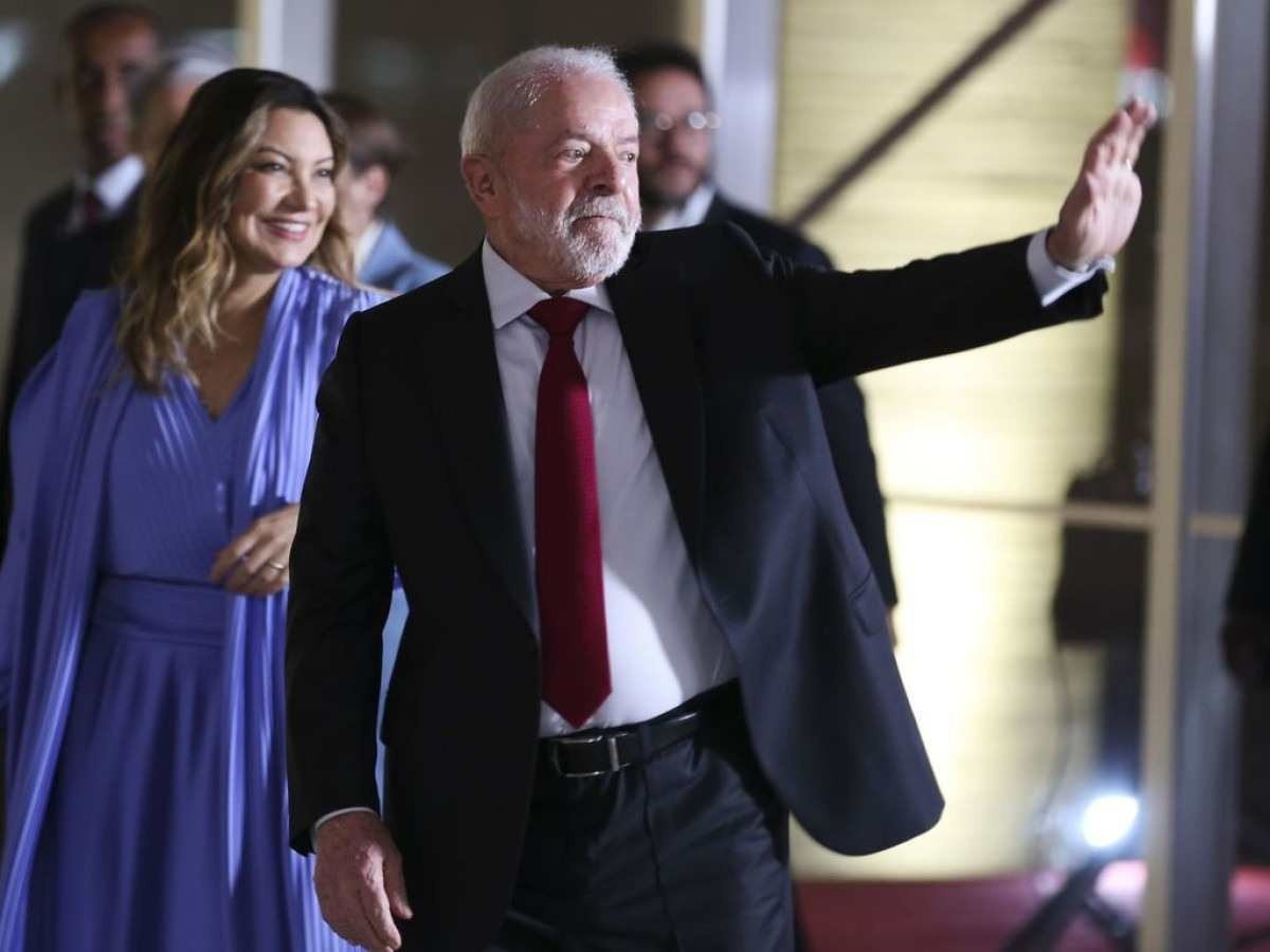 Em recepção no Itamaraty, Lula decreta o fim do 