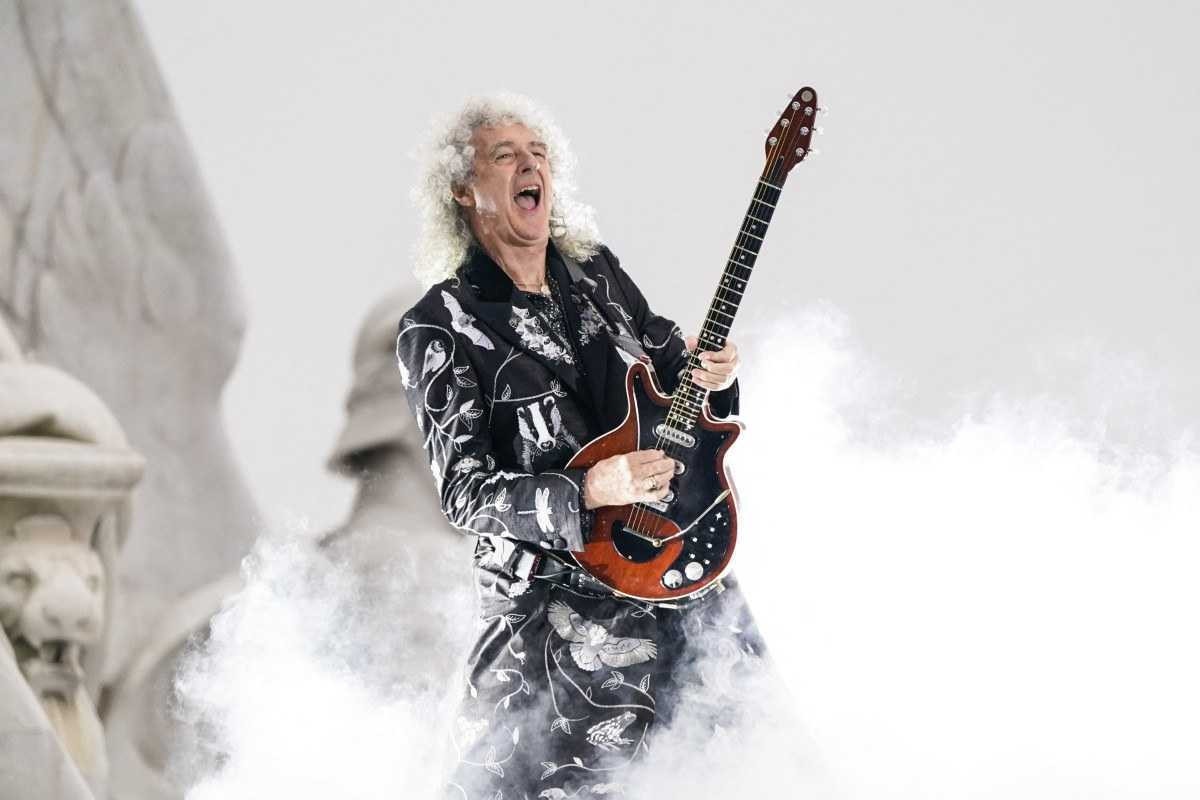 Brian May, do Queen, recebe o título de 'Sir' do rei Charles III