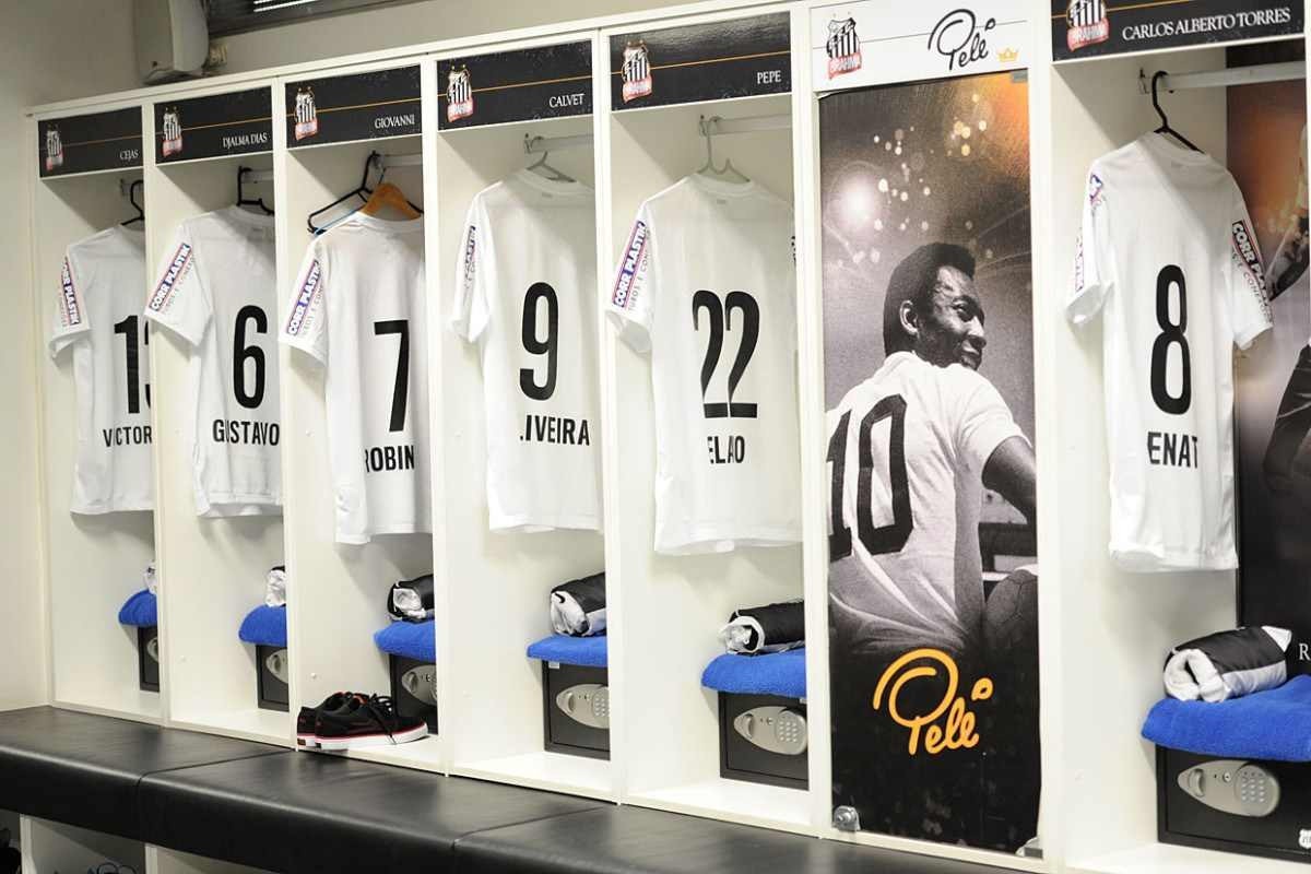 Pelé deixou ‘objeto secreto’ em armário do vestiário da Vila Belmiro