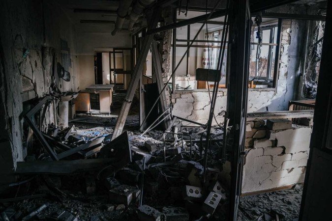 Visão interna de uma sala danificada no Hospital Infantil regional após um ataque de míssil russo na cidade de Kherson — (01/01/2023) - (crédito: Dimitar DILKOFF / AFP) Visão interna de uma sala danificada no Hospital Infantil regional após um ataque de míssil russo na cidade de Kherson — (01/01/2023) - (crédito: Dimitar DILKOFF / AFP)