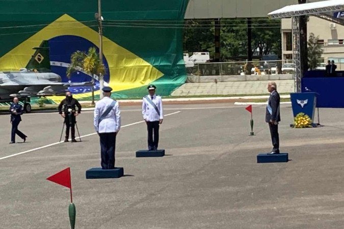 Kanitz Damasceno em primeiro plano, Baptista Junior, em segundo, e ministro José Múcio Monteiro atrás  