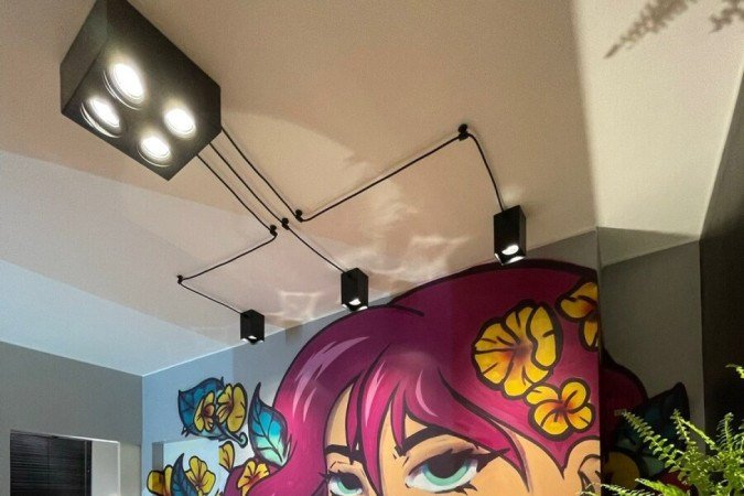 Artes em apenas parede dÃ£o um brilho especial para o ambiente. 