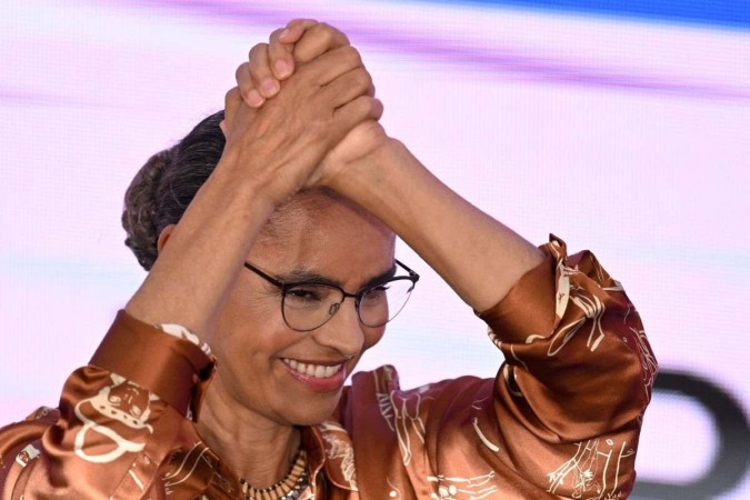 Brazilian new Environment Minister, Marina Silva, gestures during her swearing-in ceremony at the Planalto Palace in Brasilia on January 4, 2023. (Photo by EVARISTO SA / AFP)
Caption - (crédito: AFP) Brazilian new Environment Minister, Marina Silva, gestures during her swearing-in ceremony at the Planalto Palace in Brasilia on January 4, 2023. (Photo by EVARISTO SA / AFP)
Caption - (crédito: AFP)