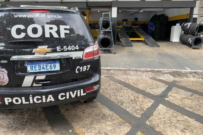 Foram sete mandados de busca e apreensão cumpridos em estabelecimentos comerciais e outros quatro em residências, todos ligados ao grupo criminoso. - (crédito: Divulgação/PCDF) Foram sete mandados de busca e apreensão cumpridos em estabelecimentos comerciais e outros quatro em residências, todos ligados ao grupo criminoso. - (crédito: Divulgação/PCDF)