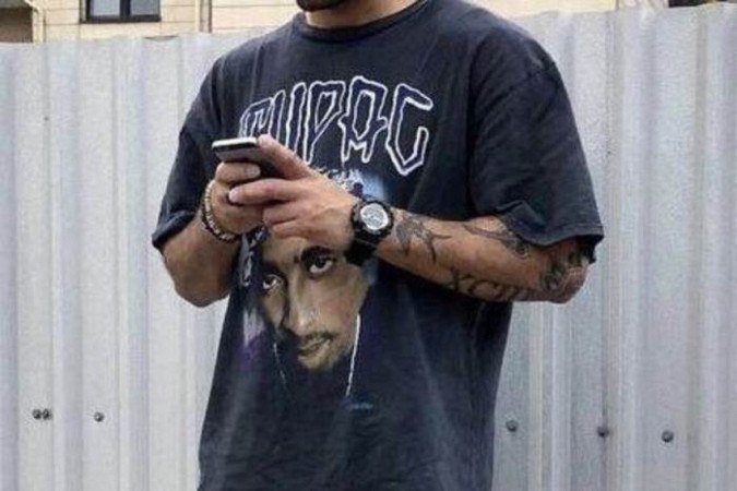 Blusas mais folgadas são opções para composição do look. 