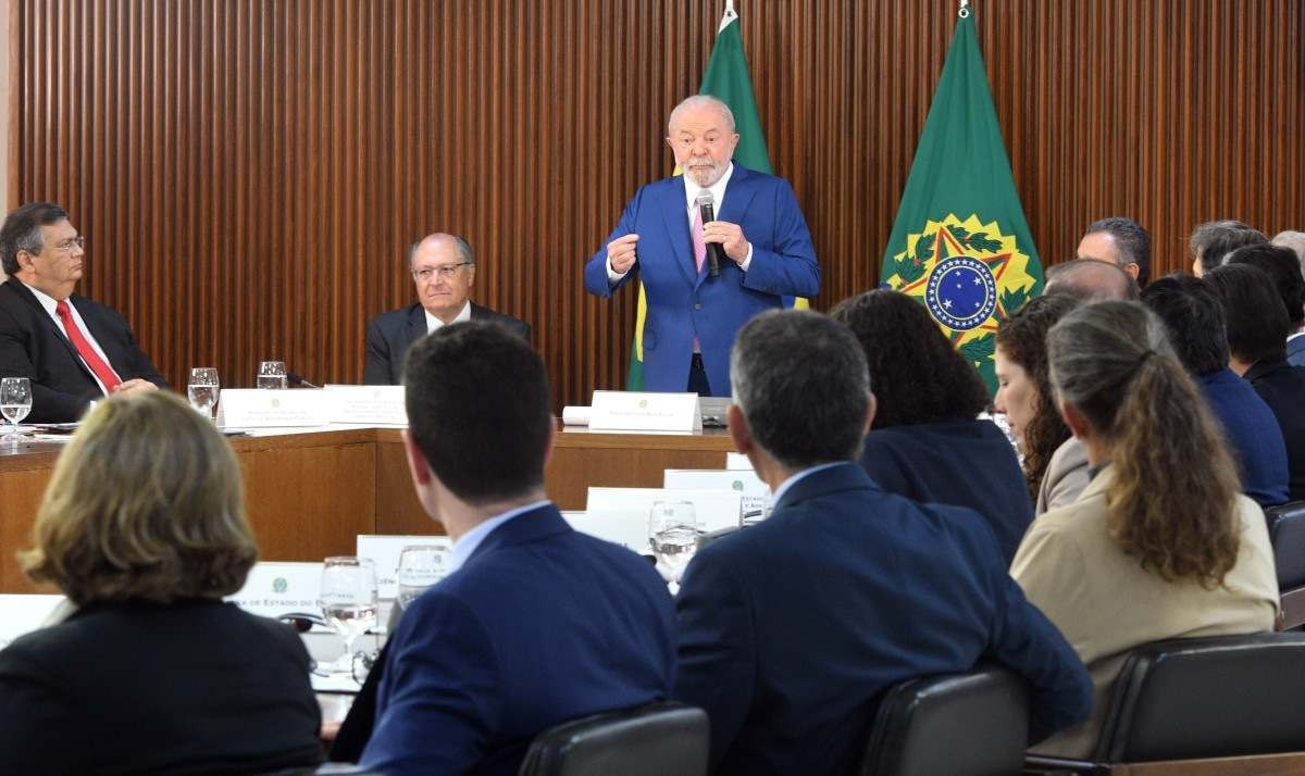 Cresce pressão sobre Lula para troca de dois ministros