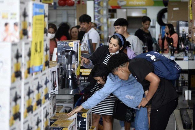 Consumidores estão pesquisando mais, antes de comprar algum produto em liquidação