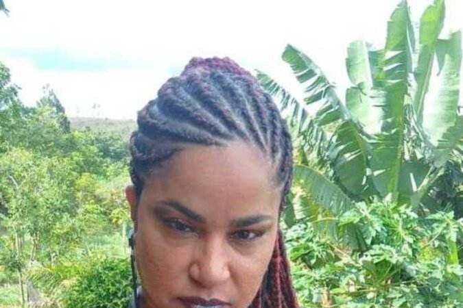 Renata Parreira é professora aposentada, ativista pelos direitos humanos e diversidade, e integrante do Levante Feminista Contra o Feminicídio no DF