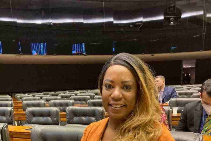 Janaína Almeida, pedagoga especialista em neuropsicopedagoga e historiadora. Professora da rede pública de ensino há 27 anos, assessora parlamentar, filiada ao PSB-DF