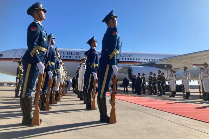 Chinês é preso após fingir ser militar para atrair mulheres