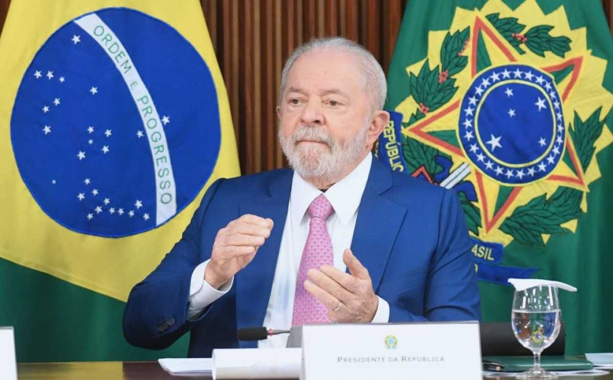 No Planalto, Lula assina medidas provisórias que taxam os muito ricos