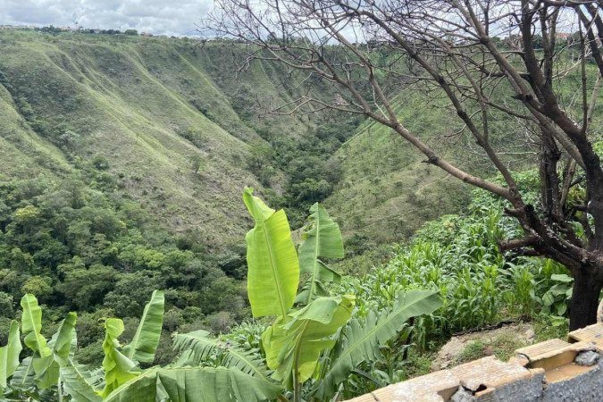  07/01/2023. Cidades. Casa de Miguel de Sena Souza, construída em uma encosta na Vila Rabelo, Sobradinho II.
      