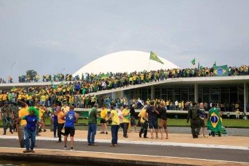 'A tomada da Praça dos Três Poderes seria a largada para concretizar a trama golpista contra o Estado Democrático de Direito que, se concluída, impediria a volta, pela terceira vez, do presidente Luiz Inácio Lula da Silva ao Palácio do Planalto' -  (crédito:  AFP)