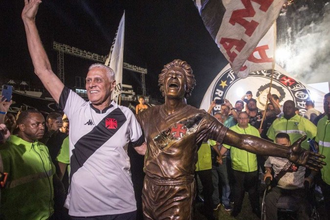 Morre Roberto Dinamite, maior ídolo da história do Vasco, aos 68 anos