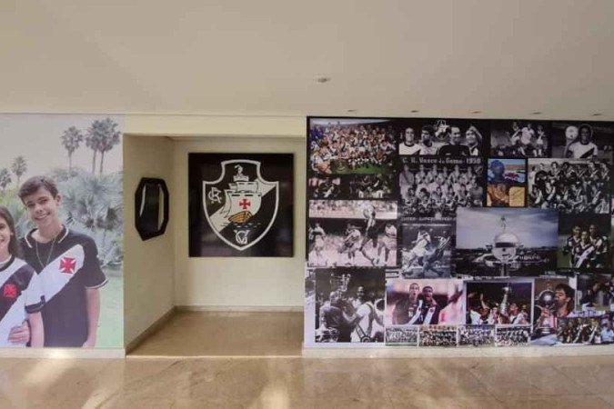 Os painéis na casa de Guto Rollemberg com homenagens ao Vasco