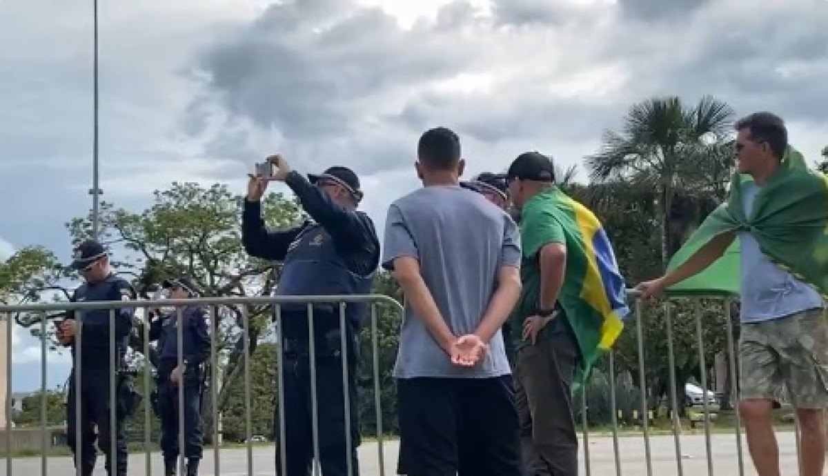 Lula veta trecho de PL que permite manifestação política por policiais