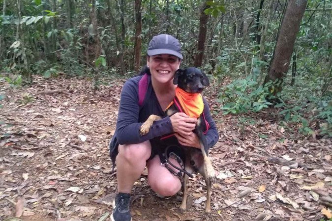 Raquel Dias e o cão Max na prática de canicross.