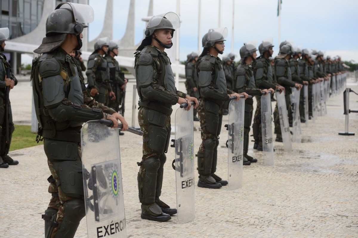 Exército monta acampamento contra invasões após 'Capitólio brasileiro'