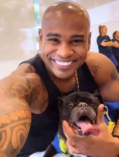 Ex-BBB Cezar Black: 'Quero ajudar a enfermagem a ser mais forte'
Cezar Black é mais um integrante do time Pipoca do BBB23. Baiano e mora em Brasília há mais de 10 anos. No Instagram leva vida de luxo.