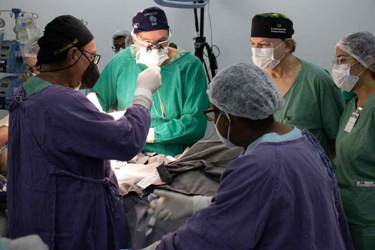 Siamesas Valentina e Heloá estão em estado grave e respirando por aparelhos após serem separadas em cirurgia com duração de mais de 10 horas, diz boletim  -  (crédito: Divulgação/Gustavo Viscal (Agir))