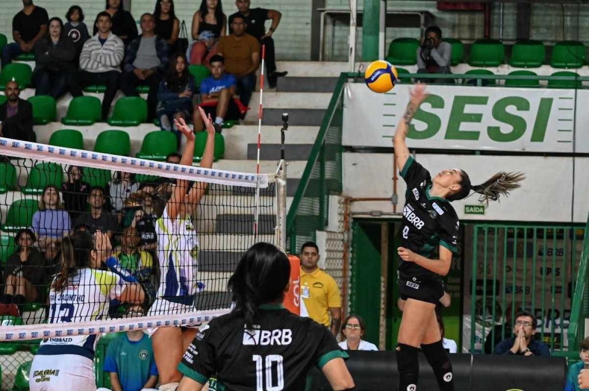 Brasília Vôlei encara o invicto Praia Clube pela Superliga Feminina