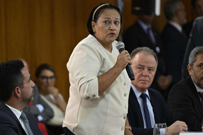 Fátima Bezerra é suplente de Ibaneis Rocha no Fórum de Governadores e por isso assumirá a missão de discursar no evento intitulado "Democracia Inabalada"        -  (crédito:  MAURO PIMENTEL/AFP)