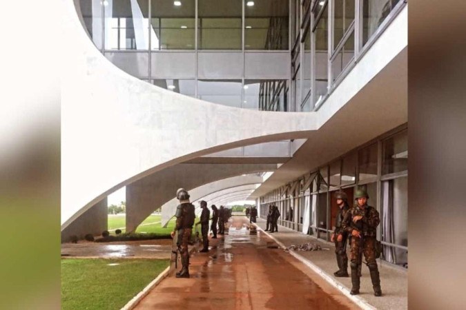 A Guarda Presidencial é responsável pela segurança do Palácio do Planalto, mas o presidente Lula afastou militares de seu gabinete -  (crédito:  Ingrid Soares/CB/DA Press)