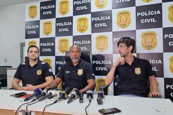 Delegados Rafael, Ricardo e Achilles durante coletiva na 6ª DP (Paranoá) -  (crédito: Darcianne Diogo/CB/D.A.Press)